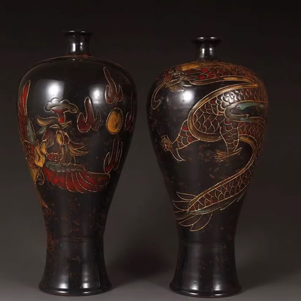 宋定窑出土黑定刻花龙凤纹梅瓶