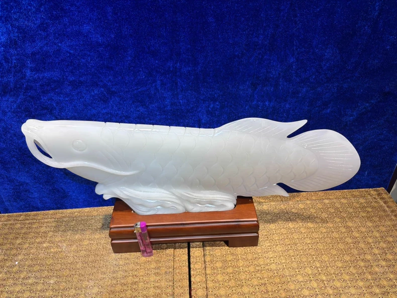 白玉招财金龙鱼摆件